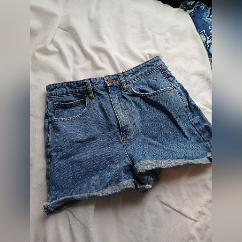Billabong x The Salty Blonde Denim High Rise Mom Shorts Medium Wash Size 28